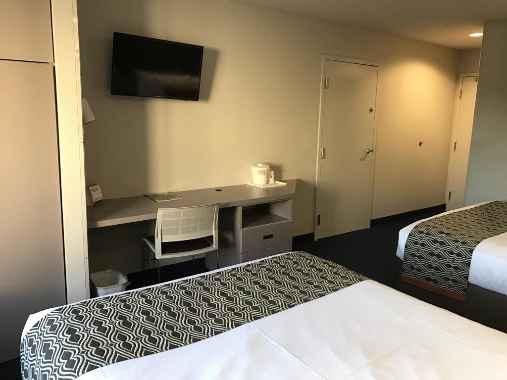 Microtel Inn By Wyndham Louisville East Extérieur photo
