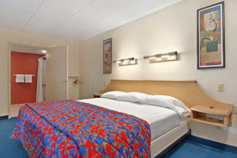 Microtel Inn By Wyndham Louisville East Chambre photo